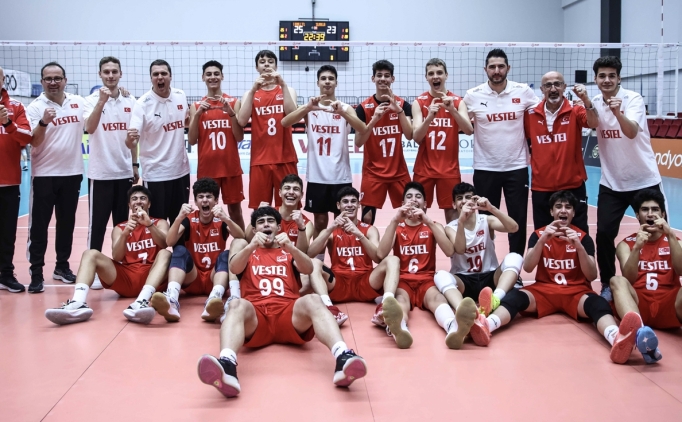 16 Yaş Altı Erkek Milli Voleybol Takımı'ndan üçte üç!