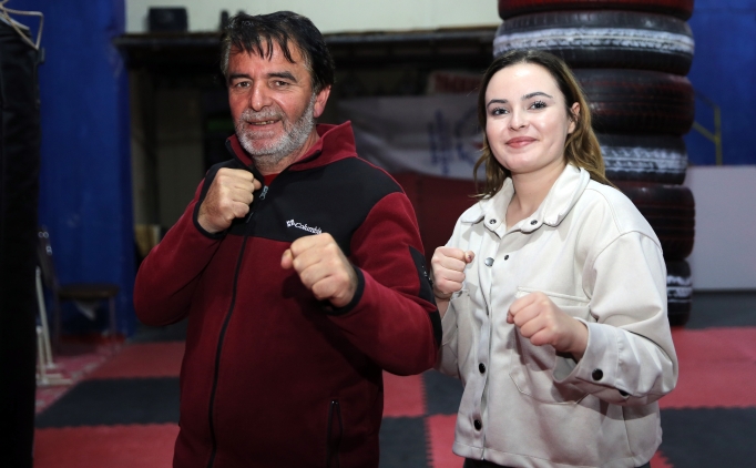 Tekvando antrenörü baba-kız, yeni sporcular yetiştiriyor