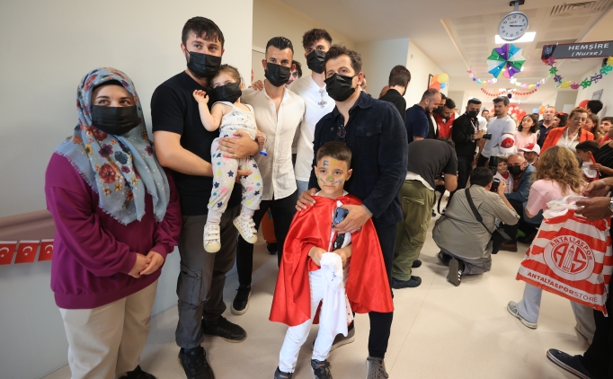 Emre Belözoğlu'ndan 23 Nisan'da anlamlı ziyaret