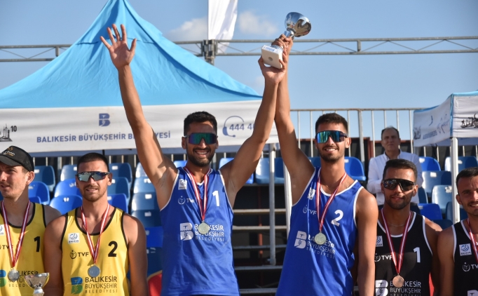 Plaj Voleybolu Balkan Şampiyonası'nda altın madalya