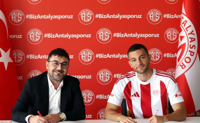 Antalyaspor, Emrecan Uzunhan için imza töreni düzenledi