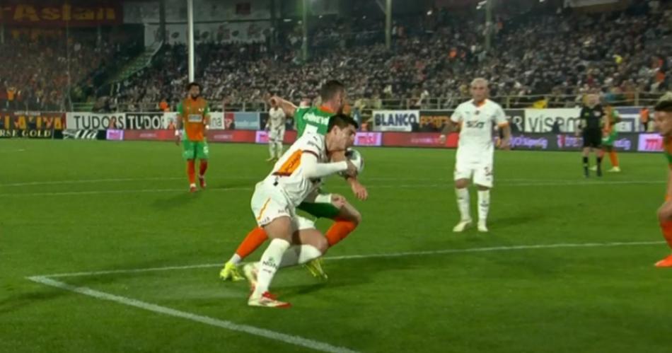 GALATASARAY'A PENALTI VERİLMELİ MİYDİ?