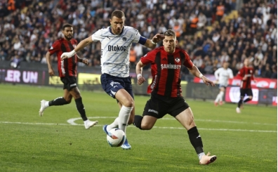 Edin Dzeko'dan hakem tepkisi!