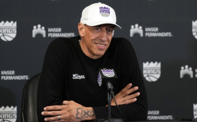 Doug Christie, Kings'in kalıcı koçu oldu