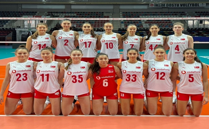 16 Yaş Altı Milli Kız Voleybol Takımı, Karadağ'ı set vermeden yendi